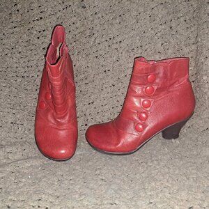 MIZ MOOZ-Charmer-Red Ankle Boots-Buttons/Side Zip/Pleats-Sz 40/9-Excellent